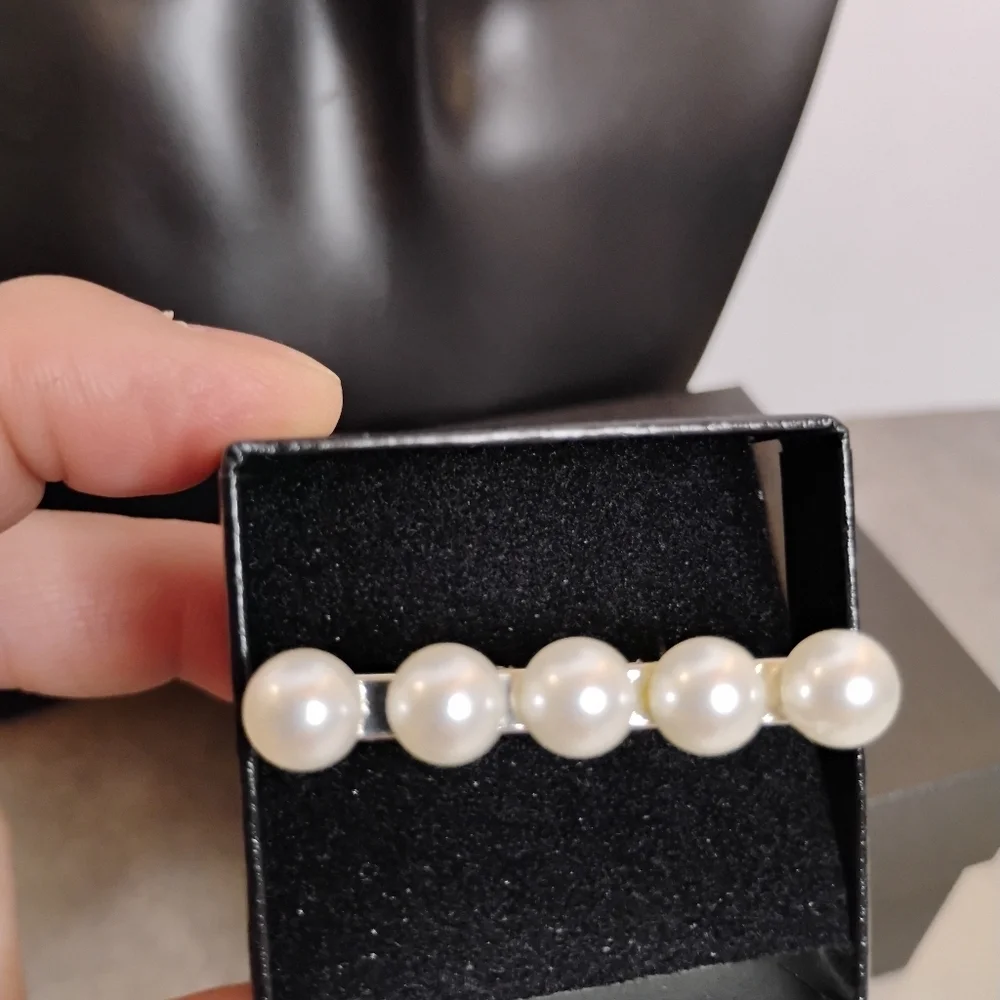 7 Charming Sisters‎ Silver Tone 